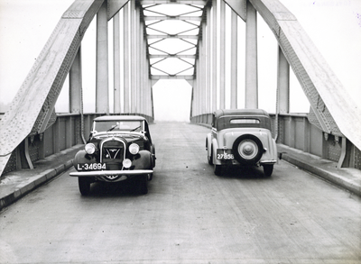 883955 Gezicht op de Oudenrijnsebrug over het Amsterdam-Rijnkanaal ten westen van Utrecht tijdens de officiële opening ...